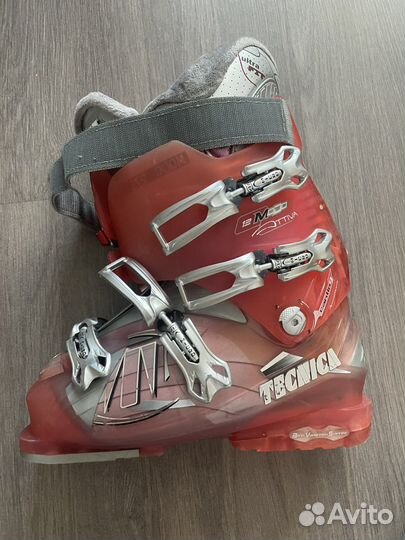 Горные лыжи и ботинки