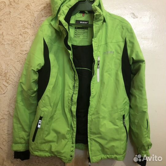 Новая зелёная женская спортивная куртка