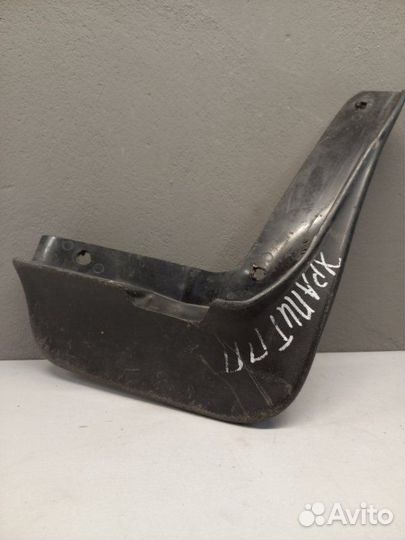 Брызговик передний правый Skoda Rapid