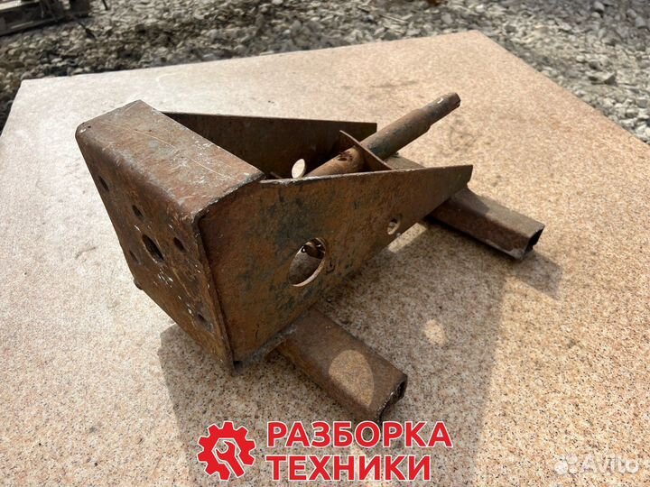 Кронштейн запасного Колеса маз