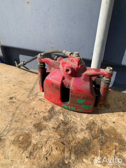 Суппорт тормозной передний левый Volkswagen Golf 7