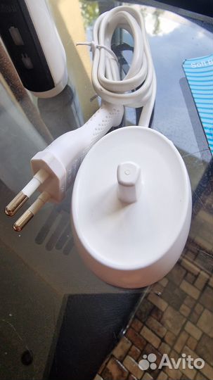 Электрическая зубная щетка oral b