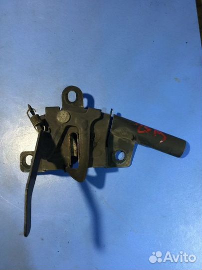 Замок капота