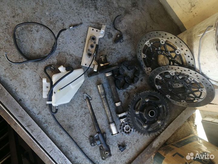 Suzuki gsx r 600 k4 k5 запчасти разбор