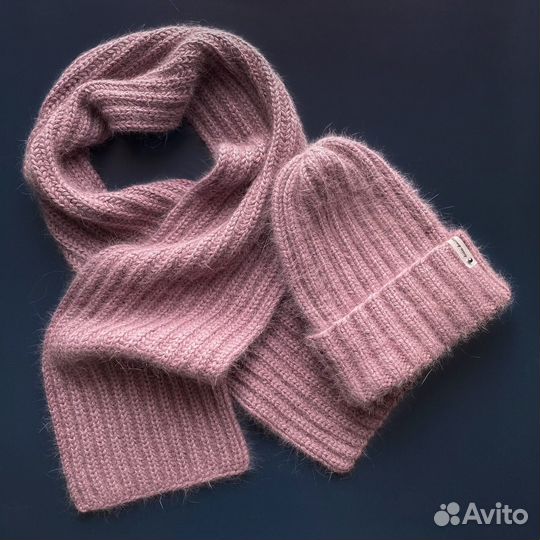 Вязаный зимний комплект шапка и пушистый шарф