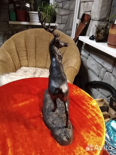 Статуэтка олень