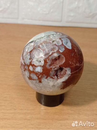 Шар, сфера из камня с жеодой