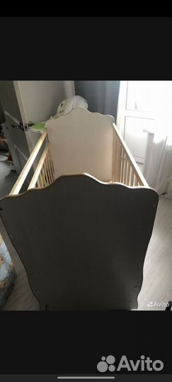 Детская кроватка с маятником и ящиком