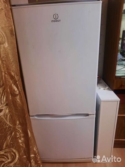 Холодильник бу indesit