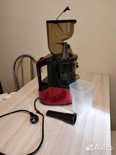 Соковыжималка шнековая