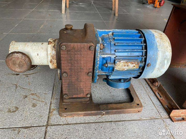 Двигатель с редуктором для мясорубки СССР