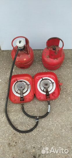 Газовая плитка с двумя баллонами