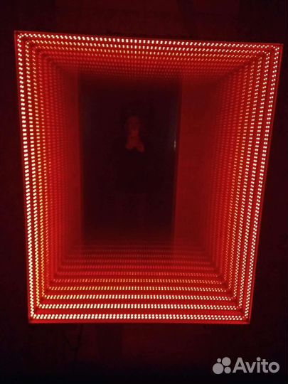 Бесконечное зеркало-цветомузыка