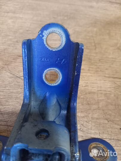 Петля двери левая Kia Sportage 2