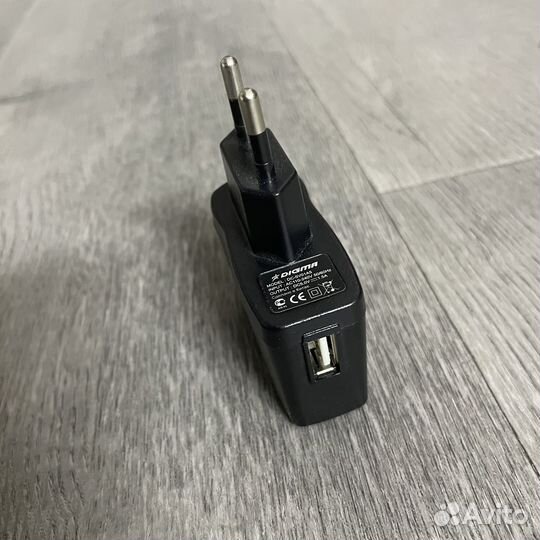 Адаптер питания Digma DC-5V01A5 5V 1,5A USB