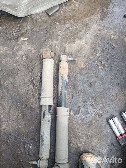 Задние амортизаторы Renault Megane 2