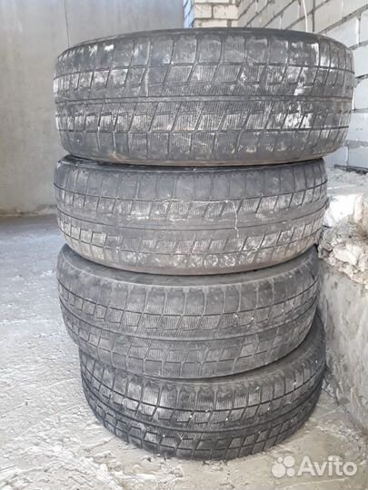 Bridgestone 738V 215/60 R17