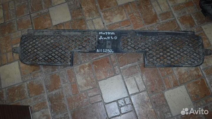 Решетка в бампер центральная Mitsubishi Mirage Di