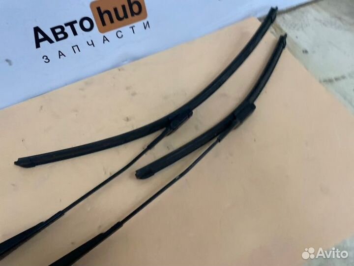 Поводок/держатель щетки стеклоочистителя передний