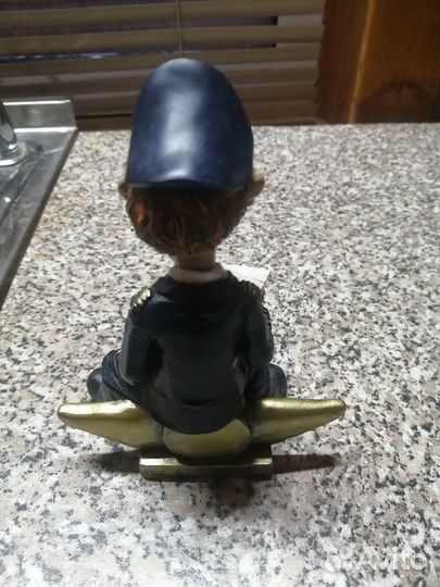 Фигурка пилота лётчика