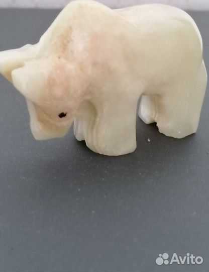 Интерьерная фигурка - статуэтка из оникса