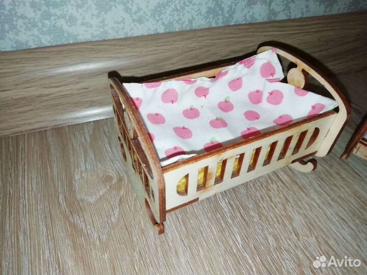 Игрушки. Коляска и кроватка