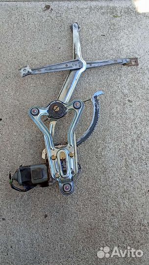 Mercedes W124 передний правый стеклоподъёмник