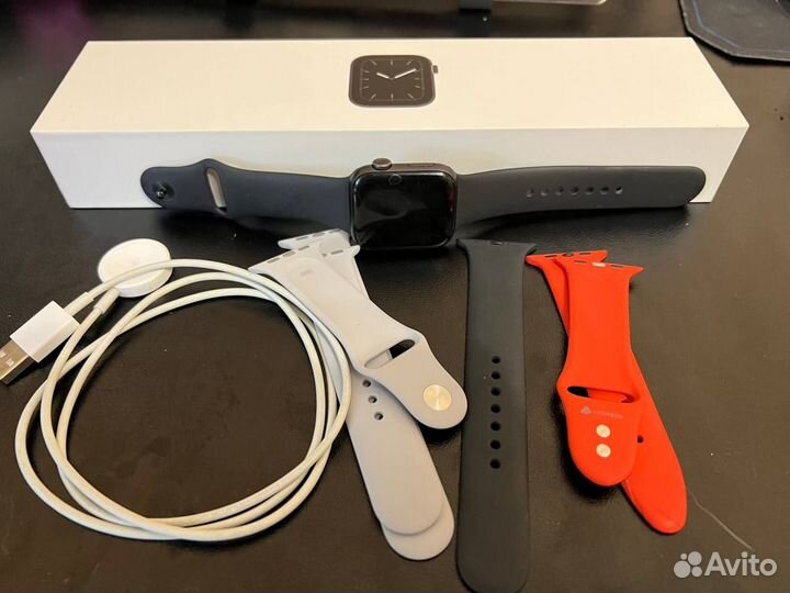 Apple Watch 5 44мм