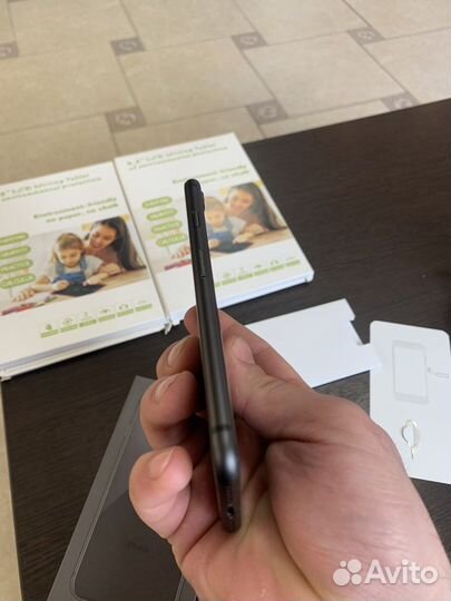 Телефон iPhone 8 -64gb