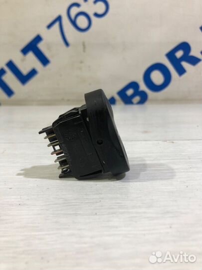 Кнопка стеклоподъемника передняя renault sandero 1