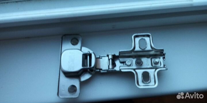 Петли для дверей