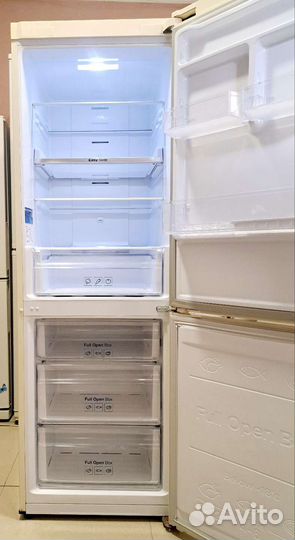 Холодильник Samsung