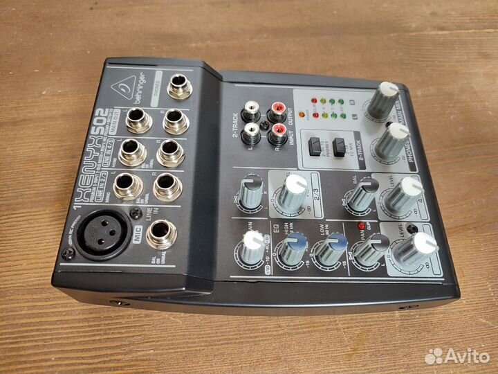 Микшерный пульт Behringer Xenyx 502