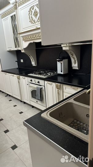 Столешница для кухни с стеневой панелью