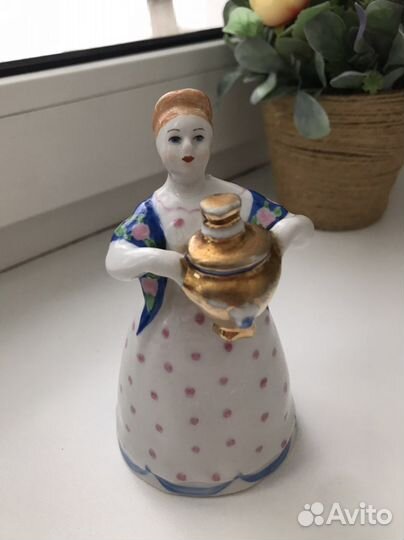 Статуэтка «Девушка с самоваром»