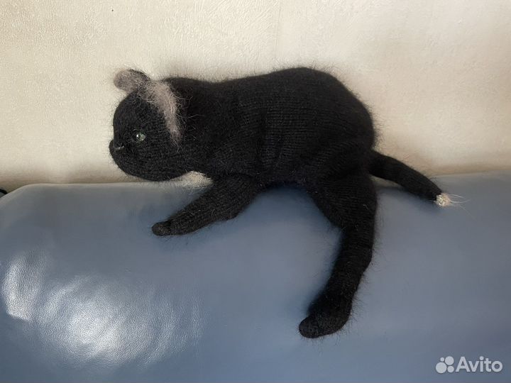 Реалистичная вязаная игрушка кот Черныш