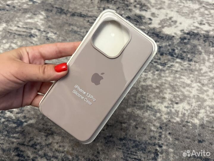 Чехол на iPhone 13