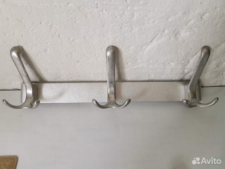 Вешалка настенная ручка дверная