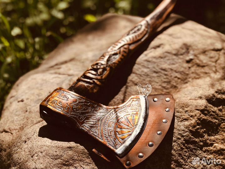 Топор кованый Резной зубастый червь с чехлом