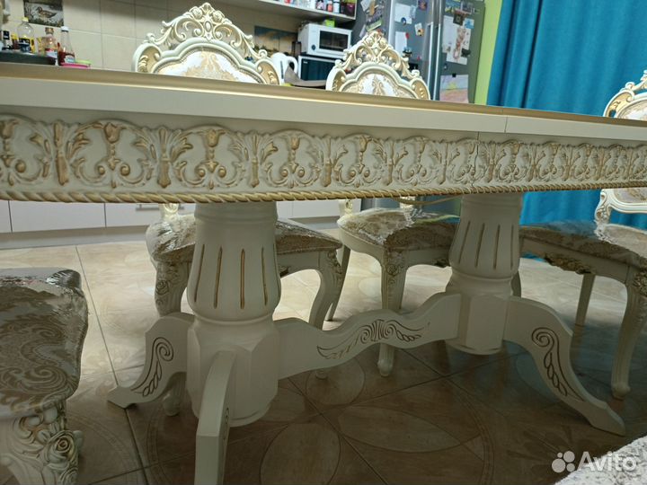 Кухонный стол и стулья комплект