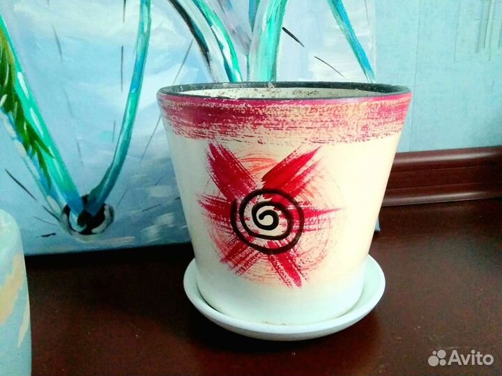 Глиняный горшок для цветов