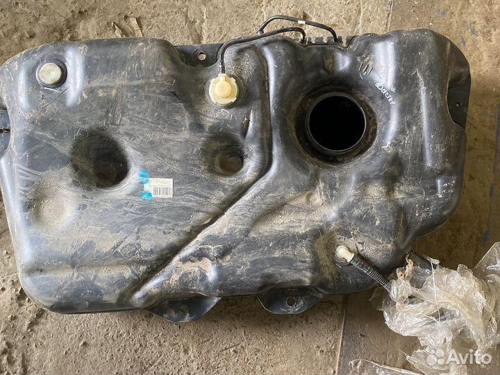 Бензобак Renault Duster