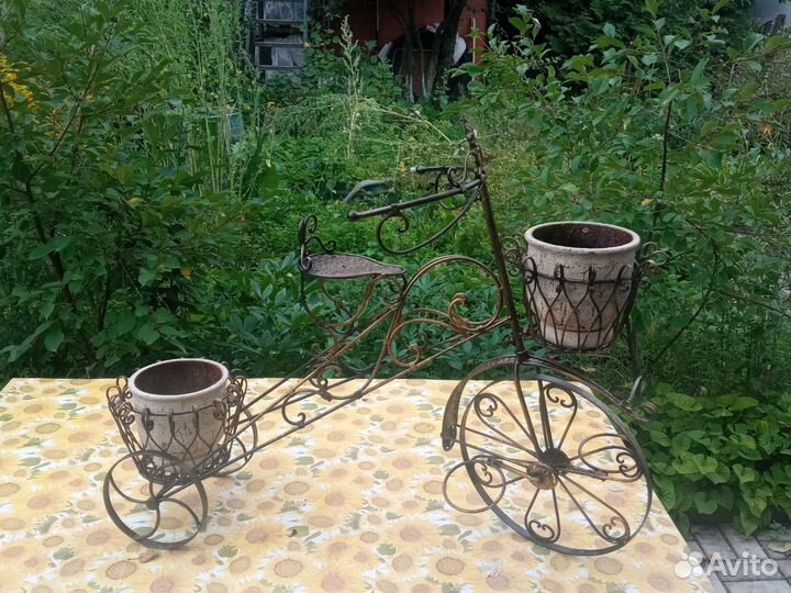 Подставка для цветов металлическая