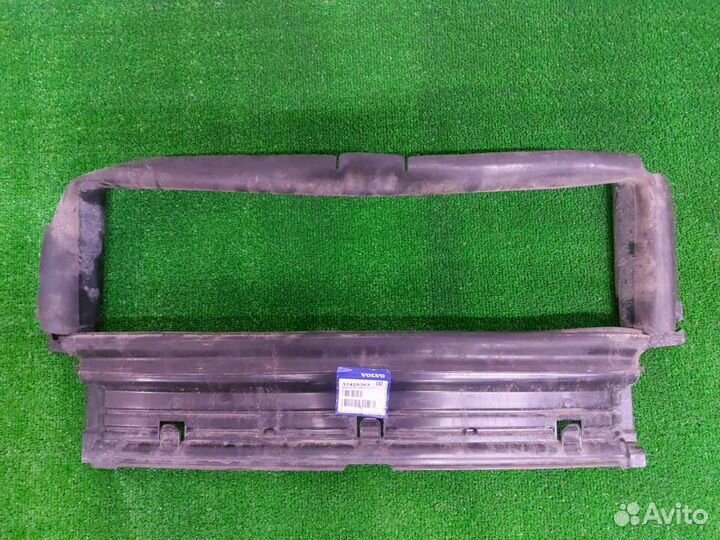 Volvo XC60 2018- воздуховод радиатора