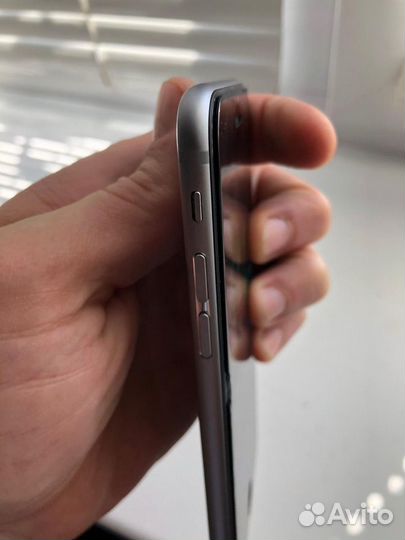 Телефон iPhone 6s