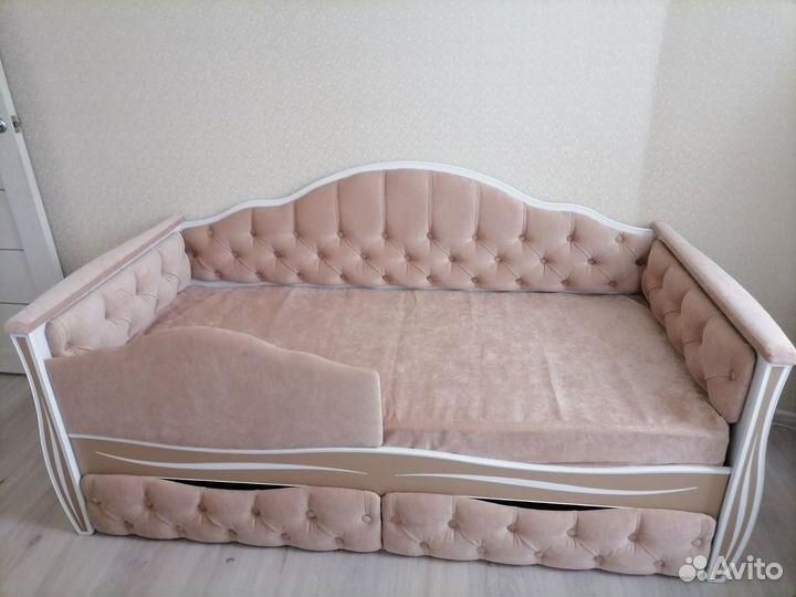 Мягкая кровать для девочки 
