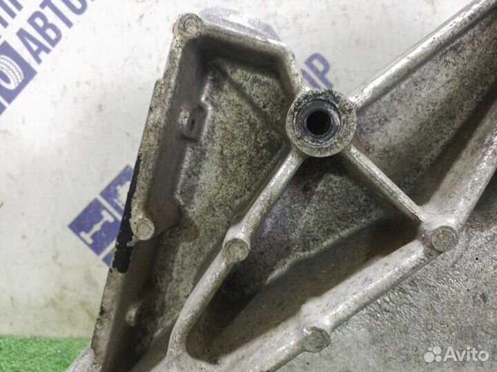 Кронштейн кабины передний правый Renault Premium