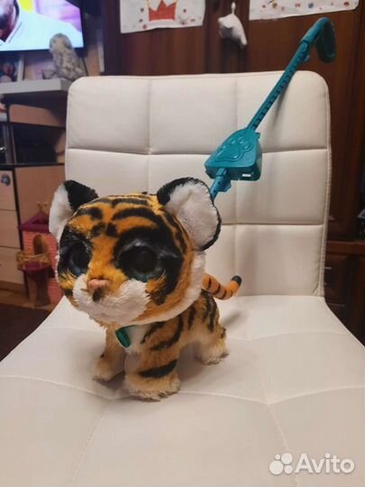 Детская игрушка,питомец тигрёнок на поводке