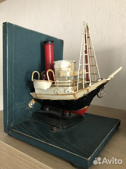 Держатель подставка полочная для книг Корабль