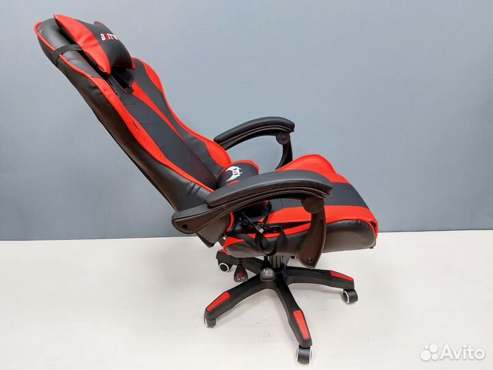 Компьютерное кресло красного цвета с массажем
